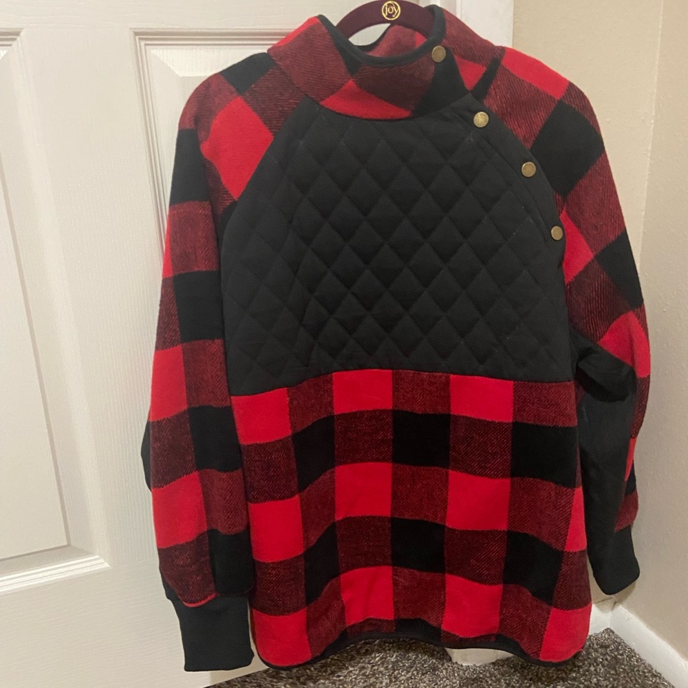 NWT- oversize plaid pullover